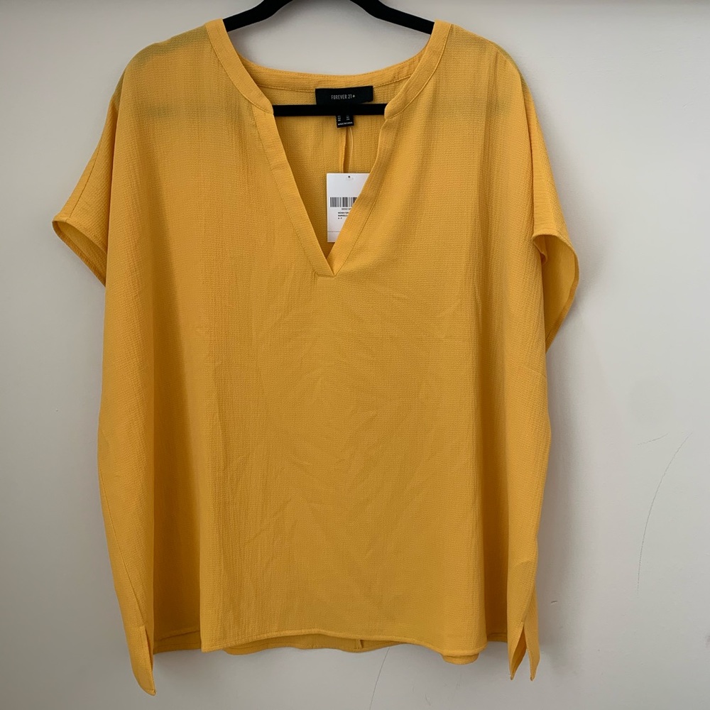 NWT plus size short sleeve top!